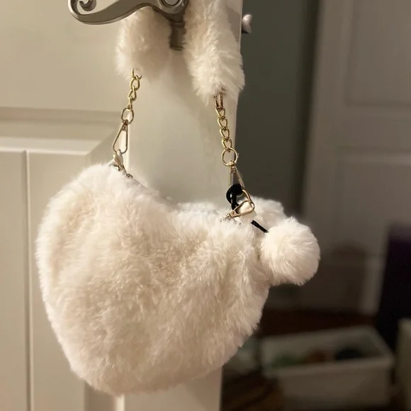 Fuzzy Heart Shaped Pearled Bride Purse - Picture 2 of 6